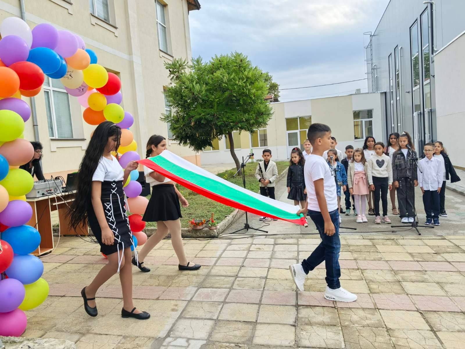 Първи учебен ден в Нова Загора